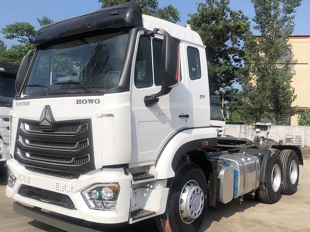 Caminh&atilde;o trator HOWO NX
