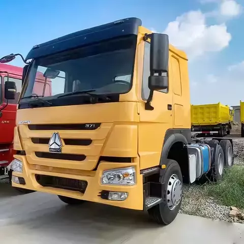 Cami&oacute;n tractor de 10 ruedas para transporte en la industria de la construcci&oacute;n